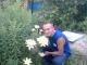 для мамы он даже в цветы залез:)
