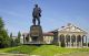 Памятник Н.Изотову у дома культуры