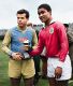 Masopust,  Balón  de Oro de 1962, es felicitado por Eusebio.
